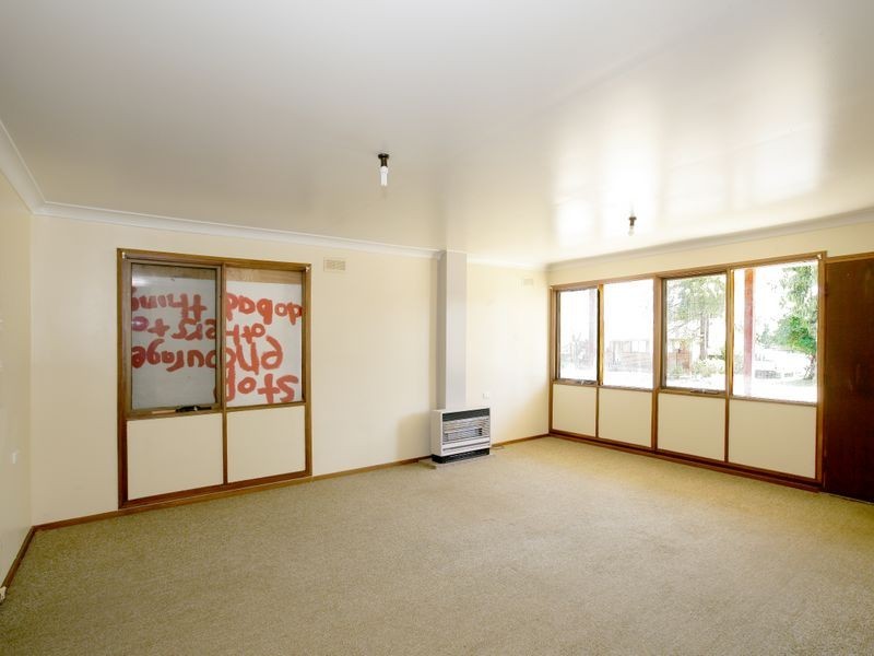 21 Dennis Crescent, Tolland NSW 2650