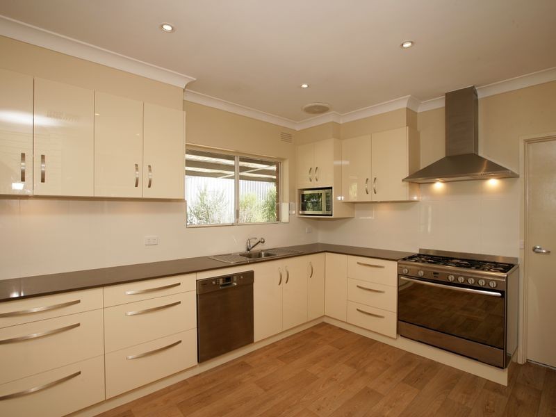 30 Graham Street, Lake Albert NSW 2650