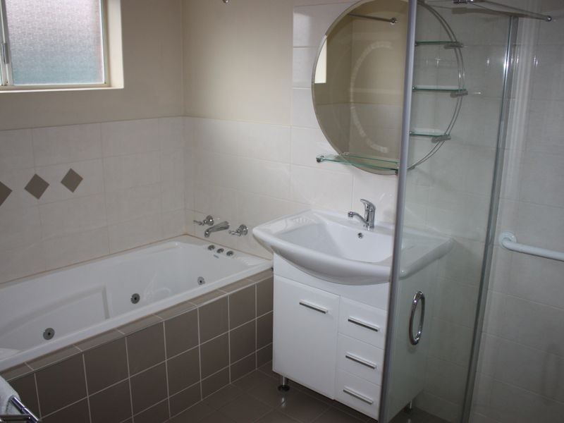 30 Graham Street, Lake Albert NSW 2650