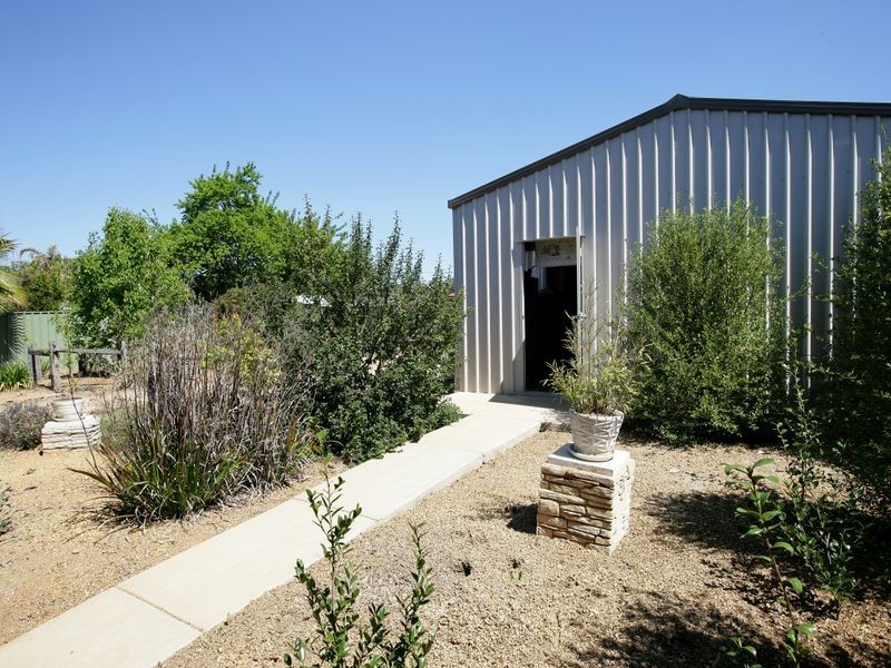 30 Graham Street, Lake Albert NSW 2650