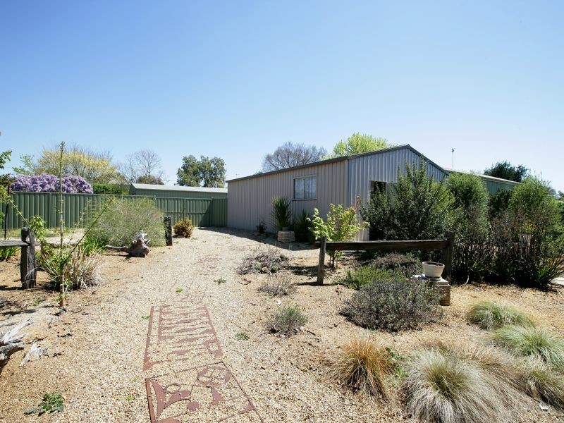 30 Graham Street, Lake Albert NSW 2650