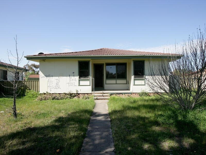 6 Bingham Place, Tolland NSW 2650