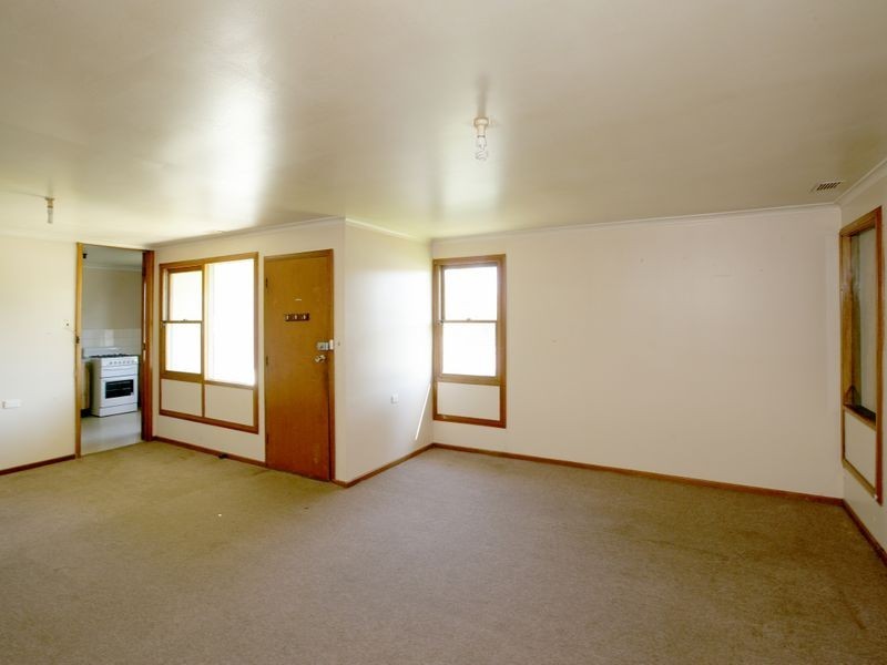 6 Bingham Place, Tolland NSW 2650