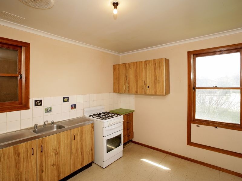 6 Bingham Place, Tolland NSW 2650