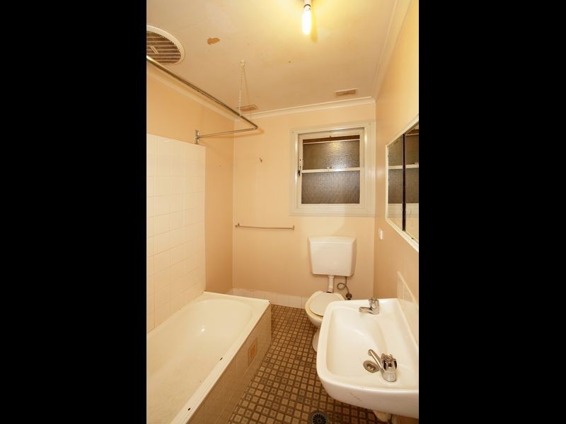 6 Bingham Place, Tolland NSW 2650