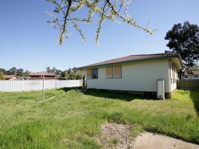 6 Bingham Place, Tolland NSW 2650