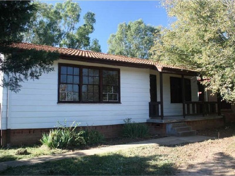 7 Warren Place, Mount Austin NSW 2650