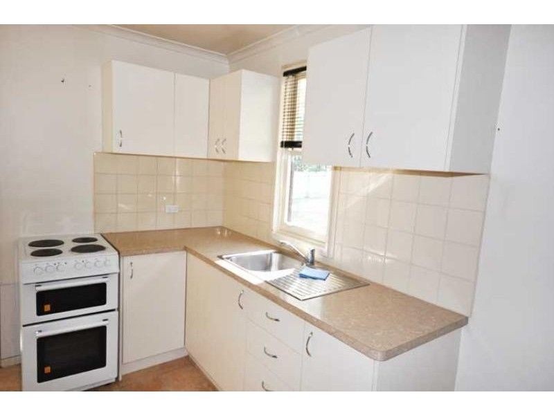 7 Warren Place, Mount Austin NSW 2650