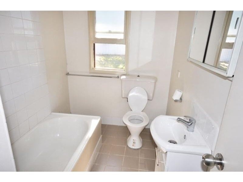 7 Warren Place, Mount Austin NSW 2650