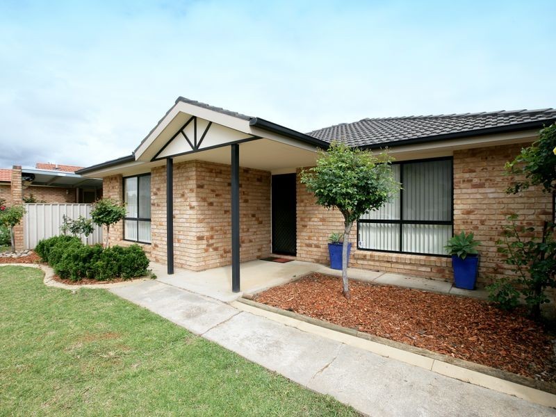 74 Veale Street, Ashmont NSW 2650