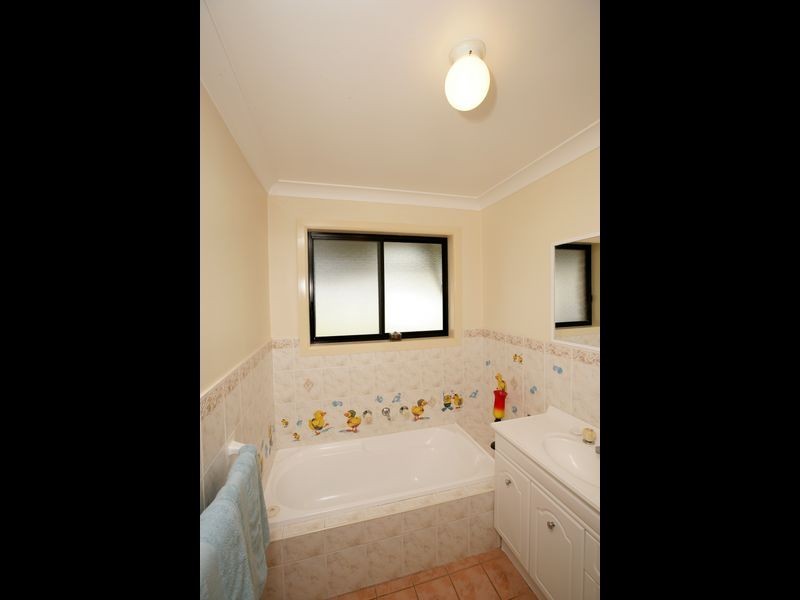 74 Veale Street, Ashmont NSW 2650