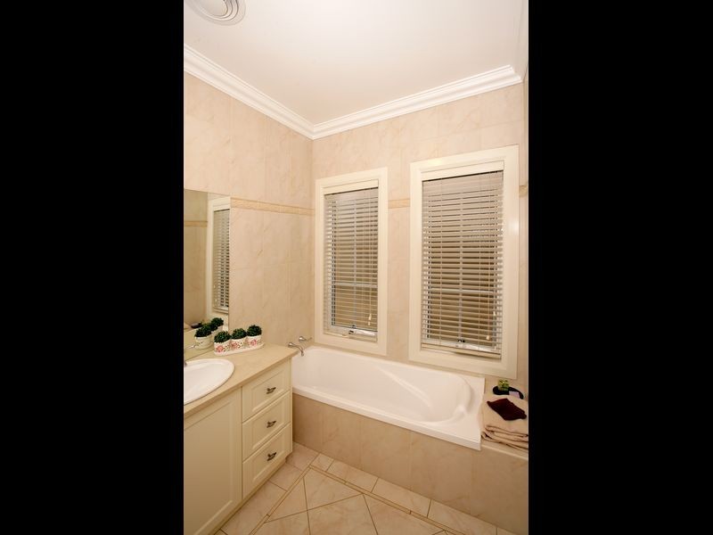 12 Cumberland Court, Tatton NSW 2650