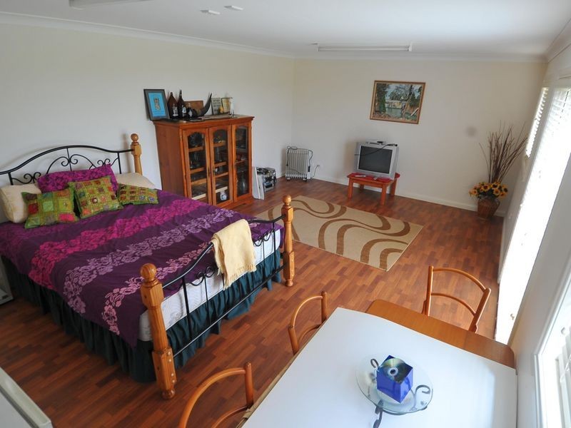 5 Clifton Street, Bourkelands NSW 2650