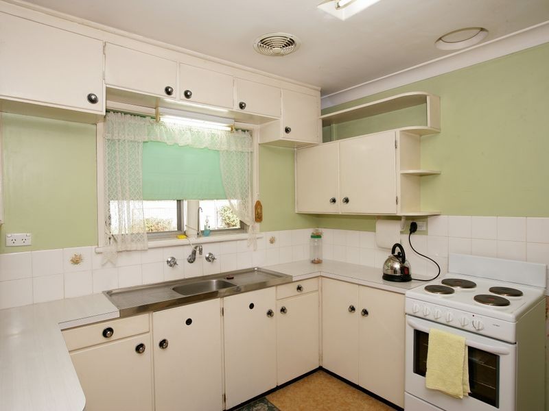 11 Holloway Street, Tolland NSW 2650