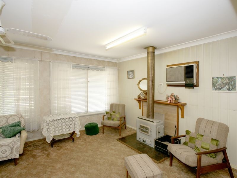 11 Holloway Street, Tolland NSW 2650