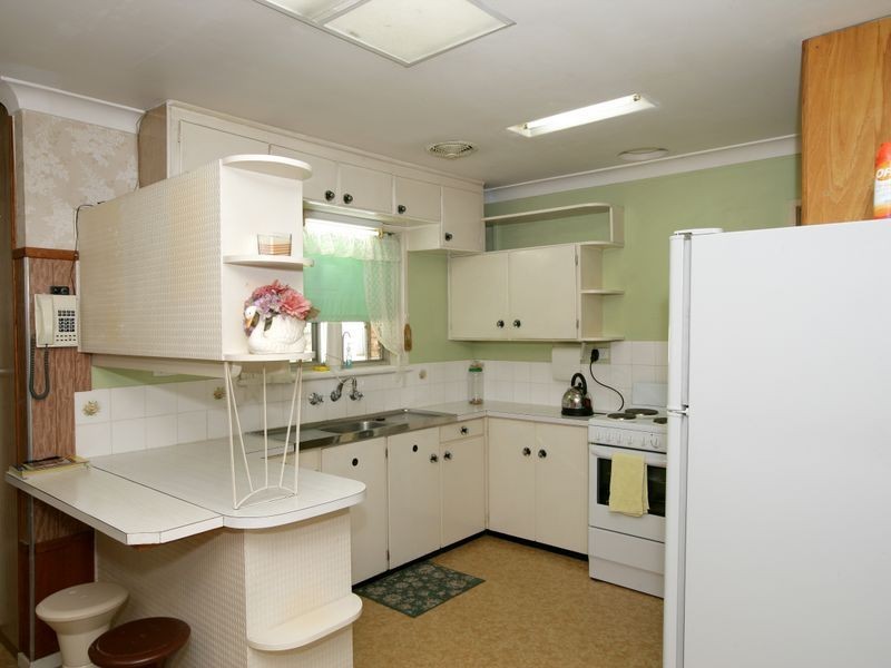 11 Holloway Street, Tolland NSW 2650