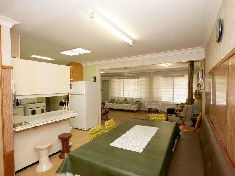 11 Holloway Street, Tolland NSW 2650