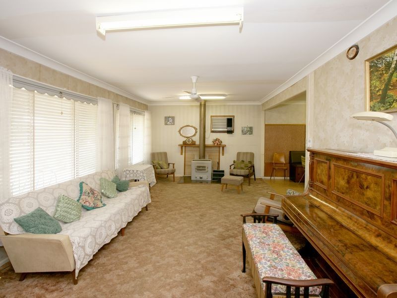 11 Holloway Street, Tolland NSW 2650