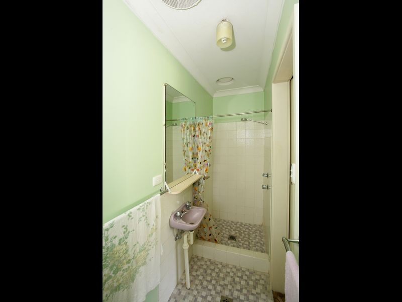 11 Holloway Street, Tolland NSW 2650