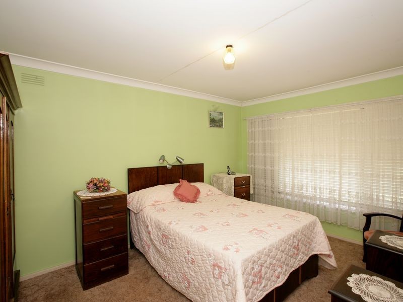 11 Holloway Street, Tolland NSW 2650