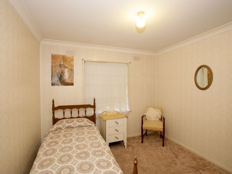 11 Holloway Street, Tolland NSW 2650