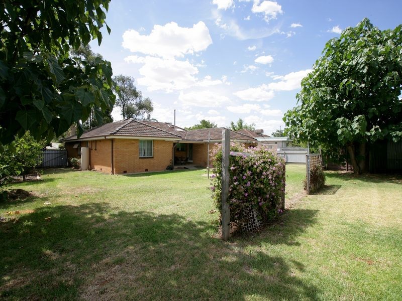 11 Holloway Street, Tolland NSW 2650