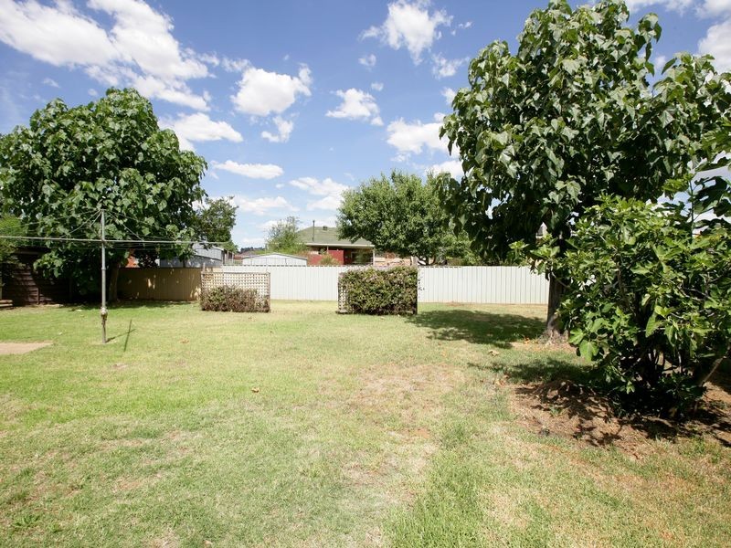11 Holloway Street, Tolland NSW 2650