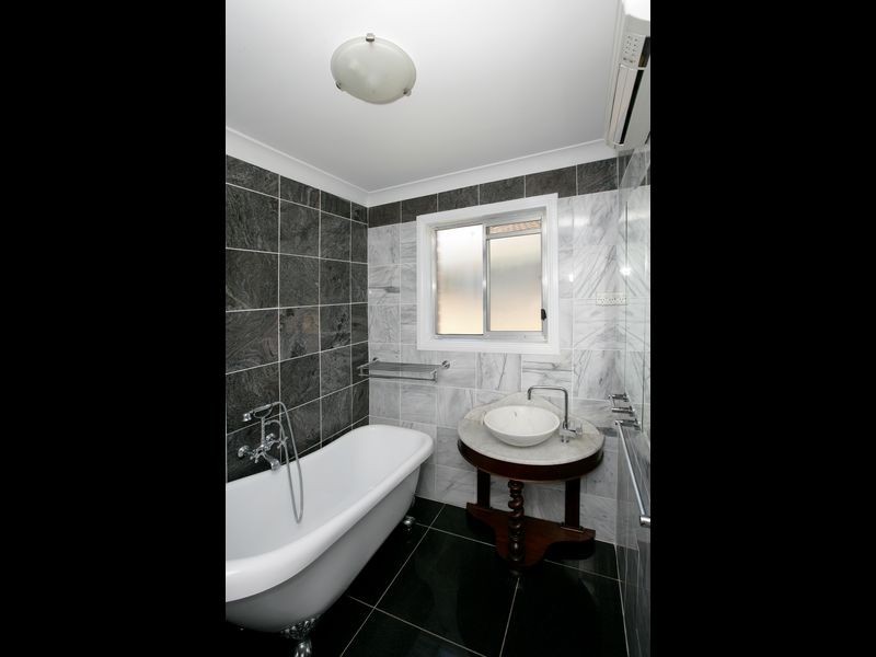 8 Truman Avenue, Tolland NSW 2650