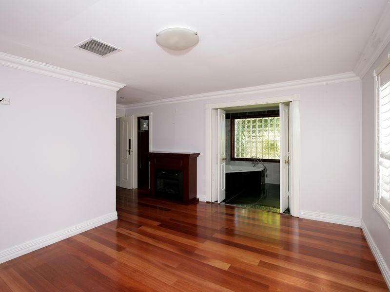 8 Truman Avenue, Tolland NSW 2650