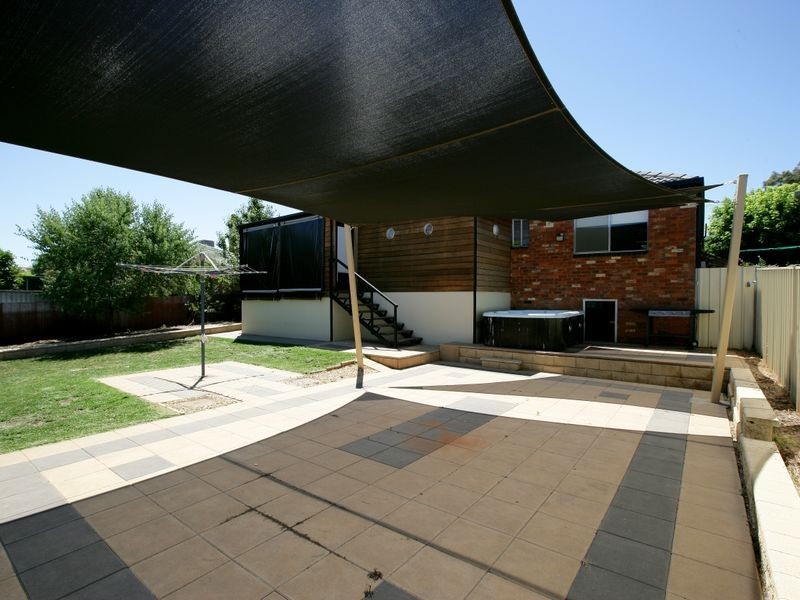 8 Truman Avenue, Tolland NSW 2650