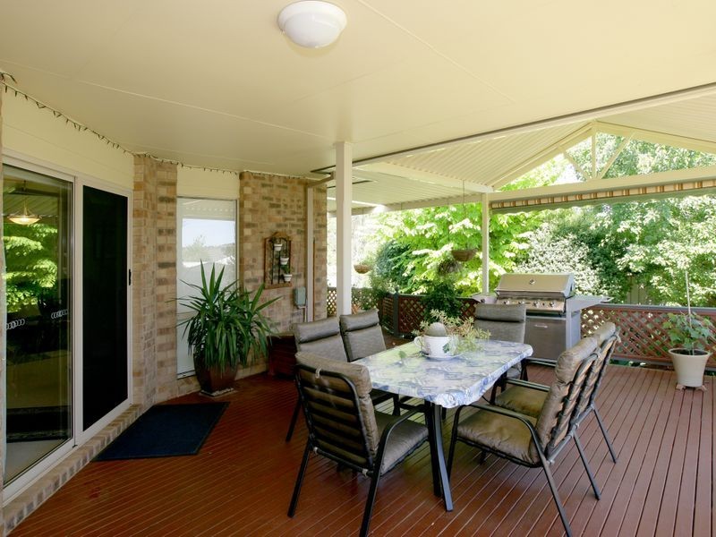 5 Lakehaven Drive, Lake Albert NSW 2650