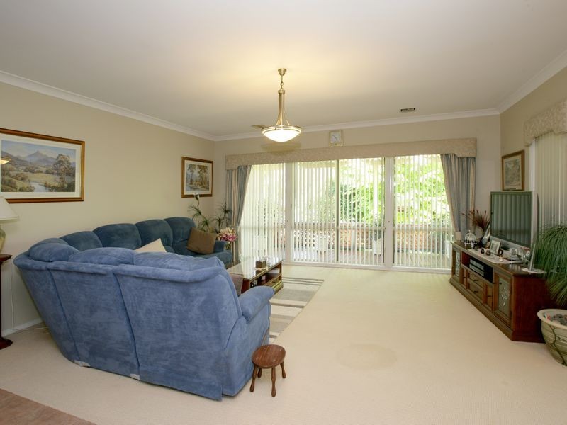 5 Lakehaven Drive, Lake Albert NSW 2650