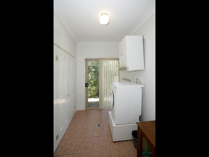 5 Lakehaven Drive, Lake Albert NSW 2650