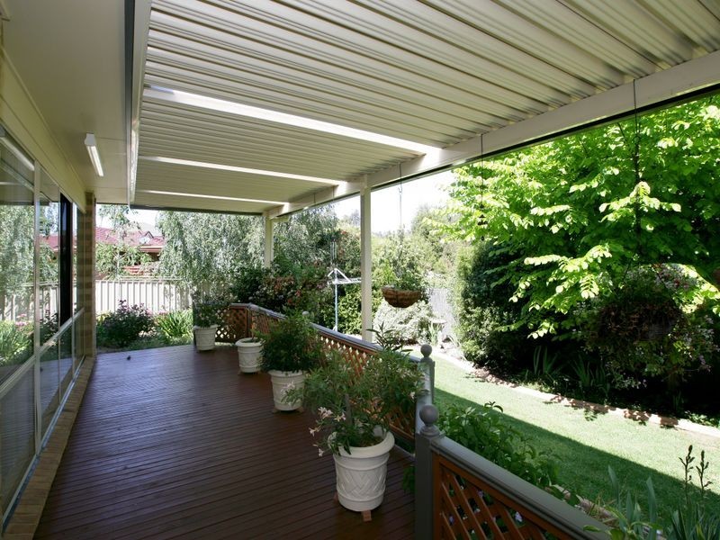 5 Lakehaven Drive, Lake Albert NSW 2650