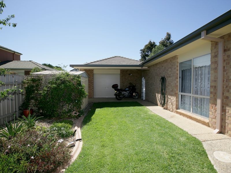 5 Lakehaven Drive, Lake Albert NSW 2650