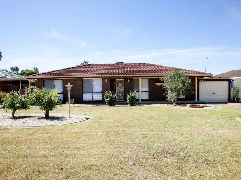 42 Undurra Drive, Glenfield Park NSW 2650