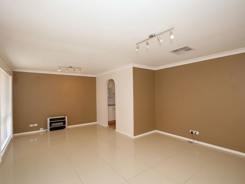 42 Undurra Drive, Glenfield Park NSW 2650