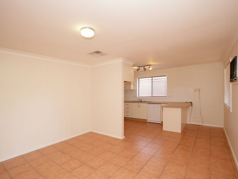 42 Undurra Drive, Glenfield Park NSW 2650