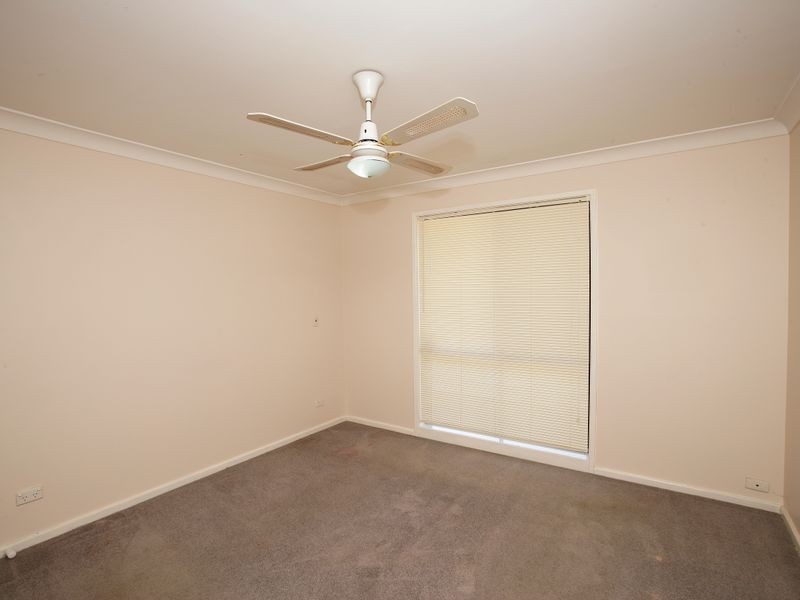 42 Undurra Drive, Glenfield Park NSW 2650