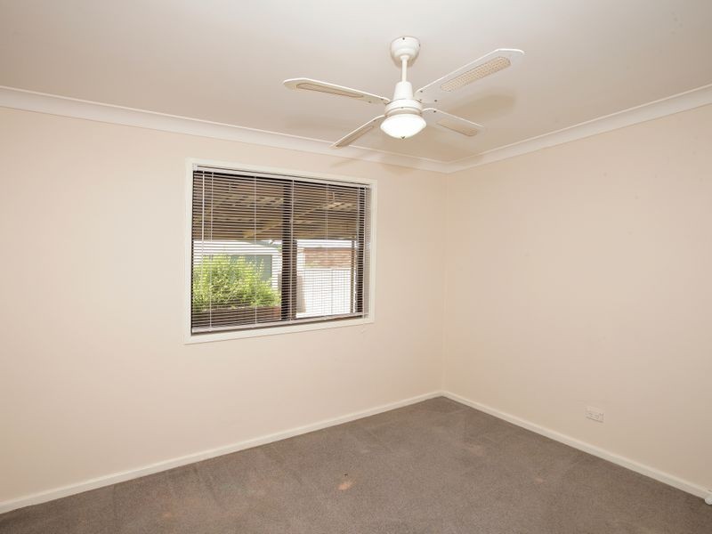 42 Undurra Drive, Glenfield Park NSW 2650