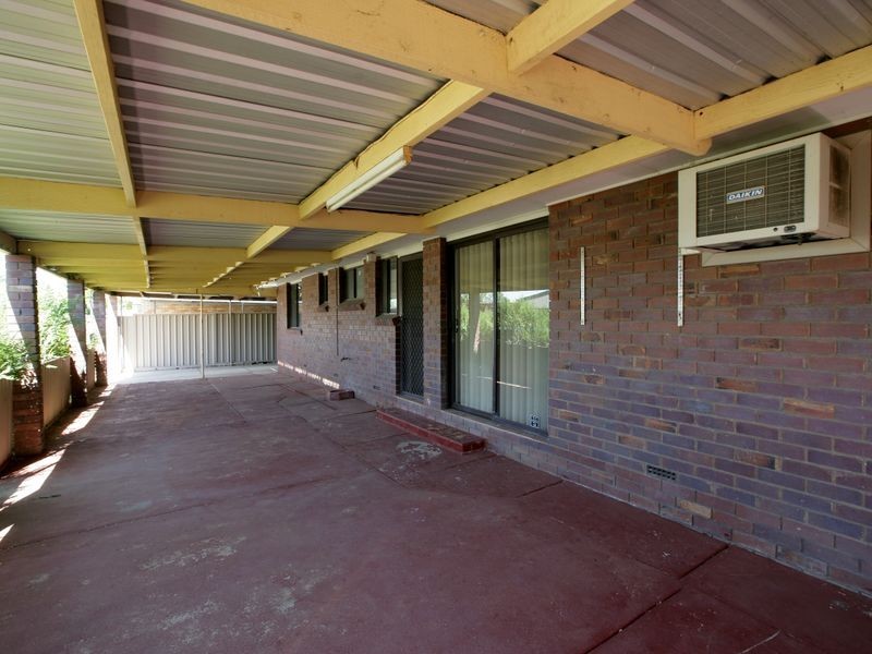 42 Undurra Drive, Glenfield Park NSW 2650