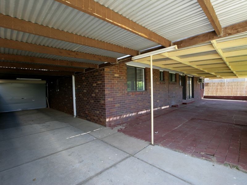 42 Undurra Drive, Glenfield Park NSW 2650