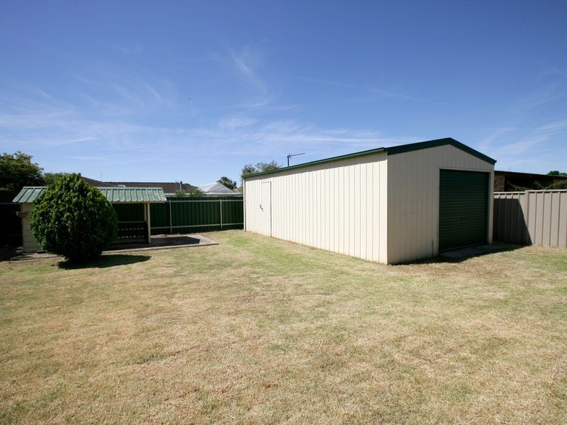 42 Undurra Drive, Glenfield Park NSW 2650