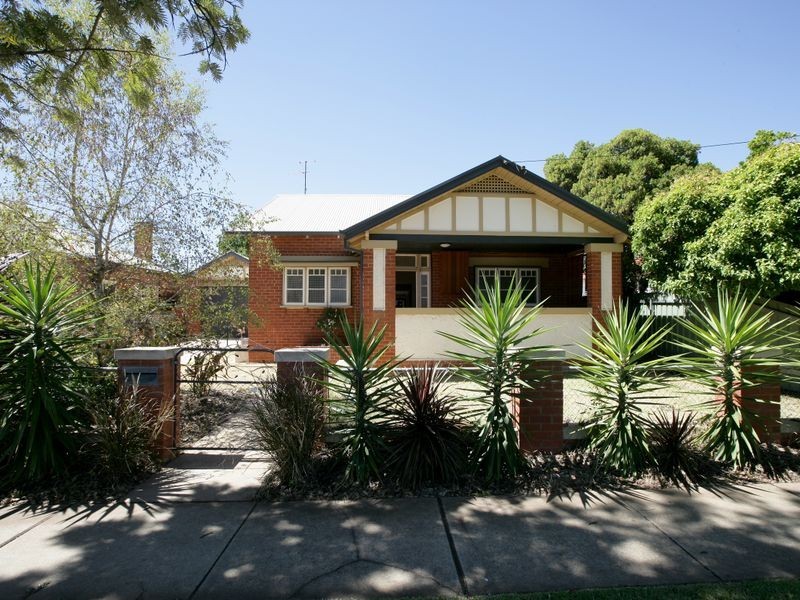 50 Brookong Avenue, Wagga Wagga NSW 2650