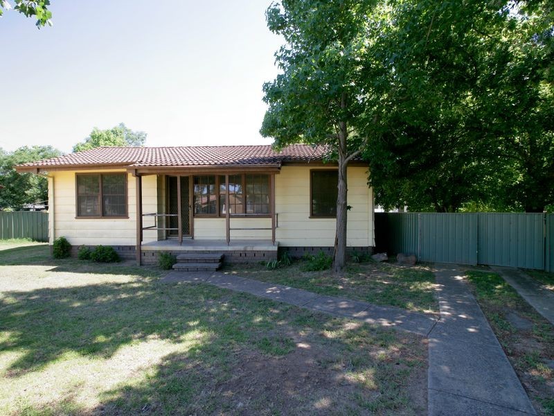 8 Kenny Place, Tolland NSW 2650