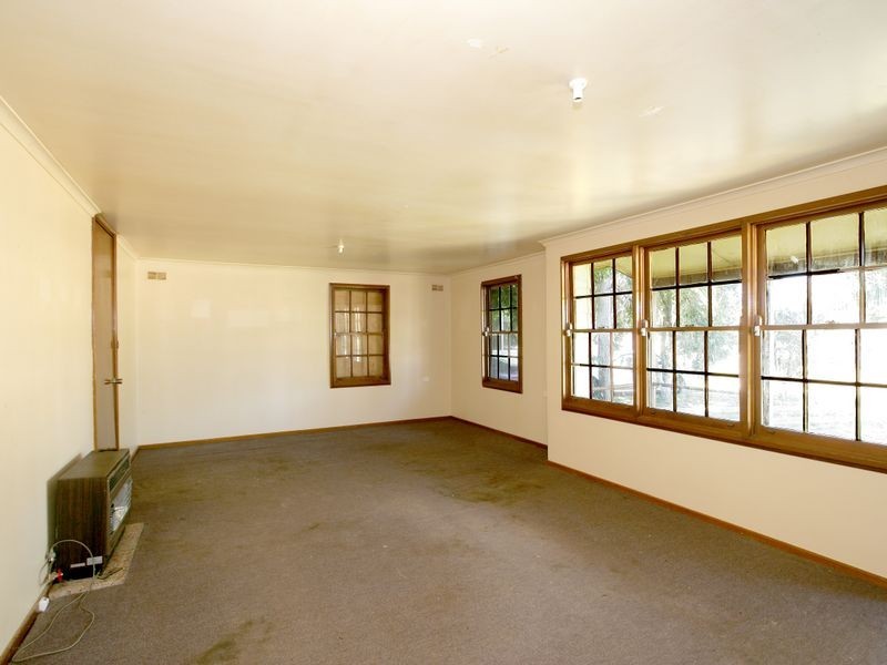 8 Kenny Place, Tolland NSW 2650