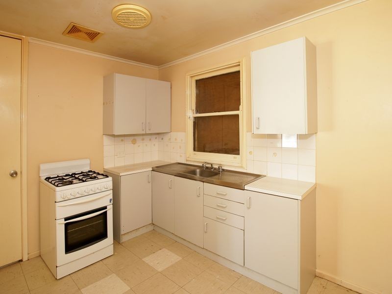8 Kenny Place, Tolland NSW 2650