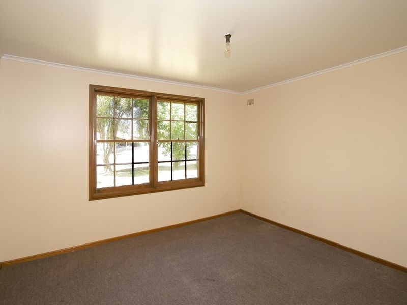 8 Kenny Place, Tolland NSW 2650