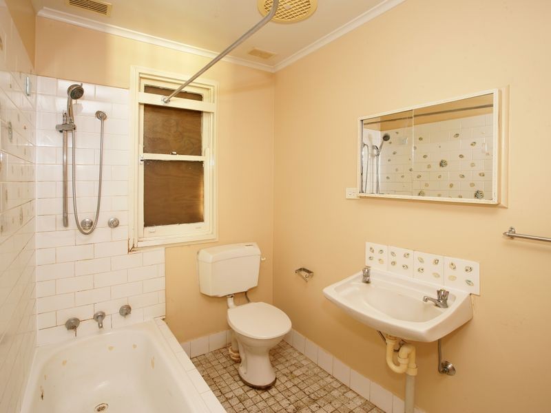 8 Kenny Place, Tolland NSW 2650