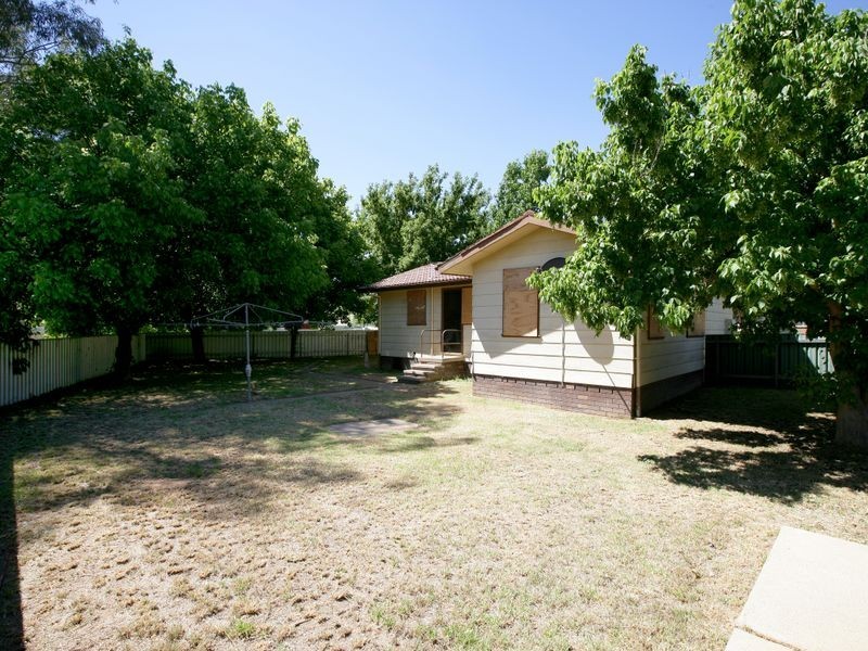 8 Kenny Place, Tolland NSW 2650